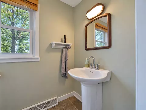Bath - 5688 Fairview Rd, Baxter, MN 56425 photo 2 of 7