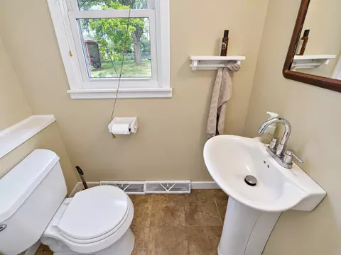 Bath - 5688 Fairview Rd, Baxter, MN 56425 photo 1 of 7