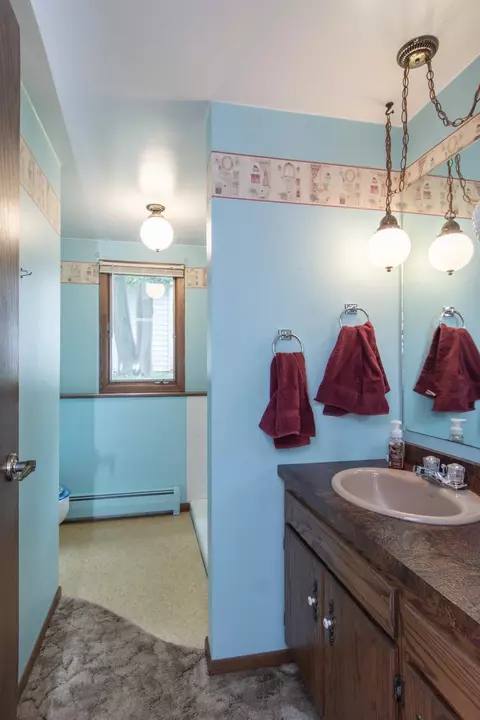 Bath - 13567 Maplewood Dr, Baxter, MN 56425 photo 5 of 7