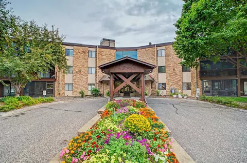 2680 Oxford St N #107, Roseville, MN 55113