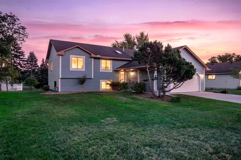 1013 Rushmore Dr, Burnsville, MN 55306