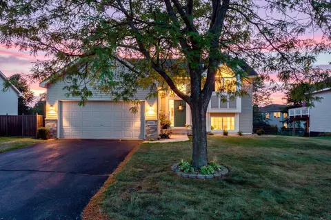 18691 Dylan Dr, Farmington, MN 55024