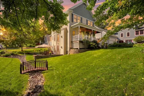 1402 4th St N, Stillwater, MN 55082