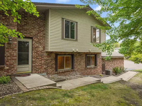 13430 Pepperwood Cir, Minnetonka, MN 55305
