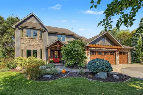 8610 Valley View Ct, Chanhassen, MN 55317