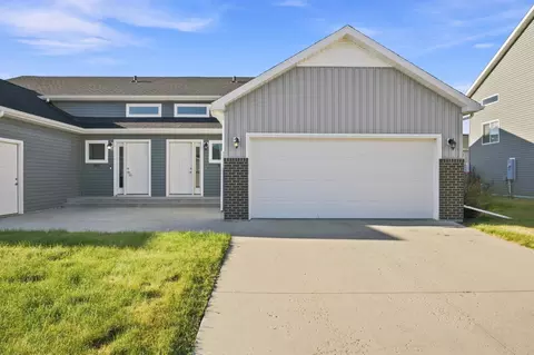 911 Eaglewood Ave W, West Fargo, ND 58078