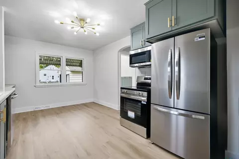 Kitchen - 511 8th St NE, Staples, MN 56479 photo 4 of 5