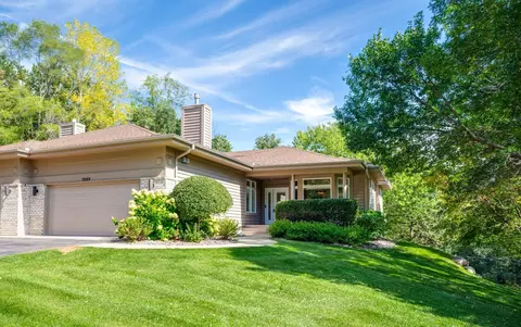 7089 Crowne Oak Rd, Eden Prairie, MN 55344