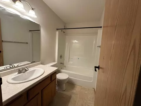 Bath - 6060 Bennett Ct S, Fargo, ND 58104 photo 2 of 3