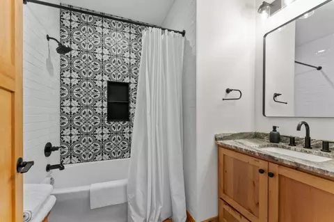Bath - 5479 Hidden Ln, Brainerd, MN 56401 photo 2 of 2