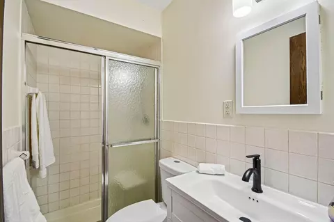 Bath - 767 Eldridge Ave E, Maplewood, MN 55117 photo 2 of 3