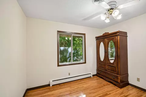 Bedroom - 767 Eldridge Ave E, Maplewood, MN 55117 photo 4 of 10