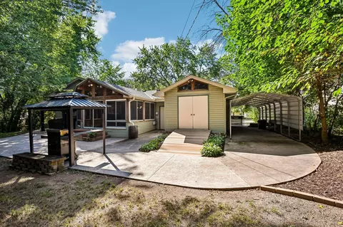 Exterior - 767 Eldridge Ave E, Maplewood, MN 55117 photo 5 of 9