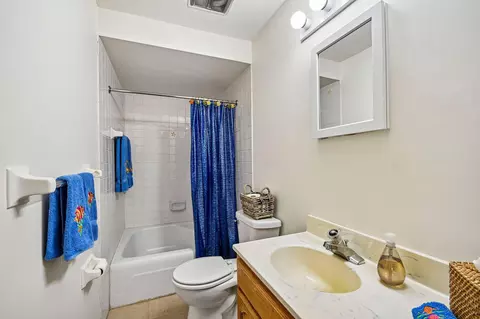 Bath - 767 Eldridge Ave E, Maplewood, MN 55117 photo 3 of 3