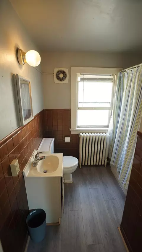 Bath - 406 7th Ave S, Saint Cloud, MN 56301 photo 2 of 2