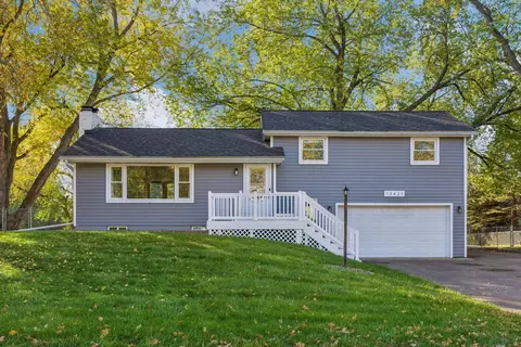 13421 Arthur St W, Minnetonka, MN 55305