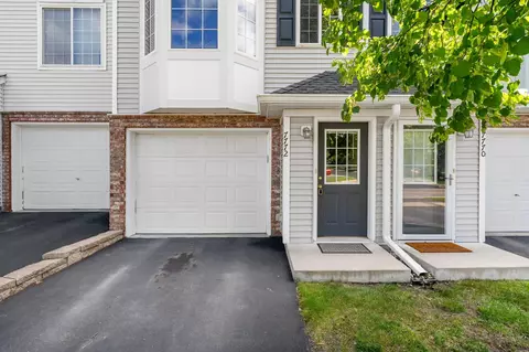 7772 Arboretum Village Cir, Chanhassen, MN 55317