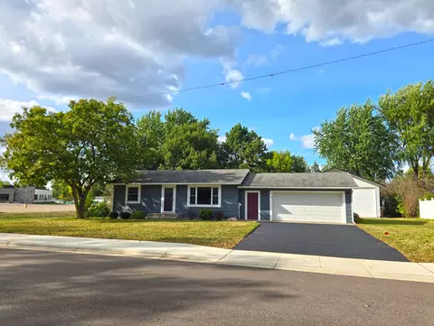 310 Highland St W, Annandale, MN 55302