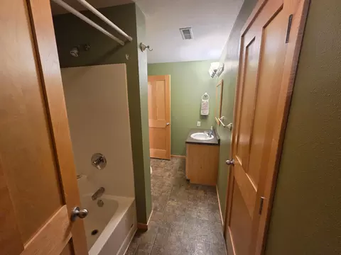 Bath - 1816 Case Ln, Saint Cloud, MN 56303 photo 4 of 5