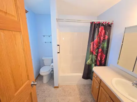 Bath - 1816 Case Ln, Saint Cloud, MN 56303 photo 2 of 5