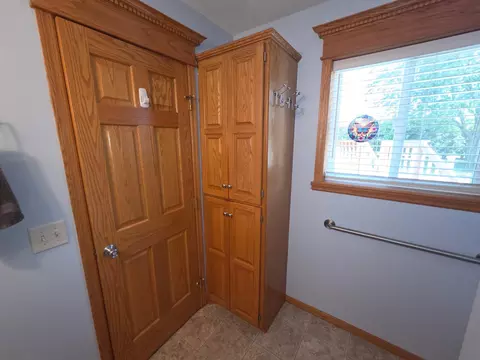 Bath - 1816 Case Ln, Saint Cloud, MN 56303 photo 3 of 5