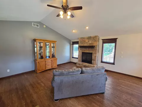 Living - 1816 Case Ln, Saint Cloud, MN 56303 photo 2 of 8