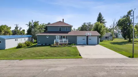 Exterior - 332 3rd Ave E, Hunter, ND 58048 photo 1 of 8