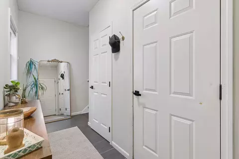 Entry Way - 724 E 25th St, Minneapolis, MN 55404 photo 2 of 3