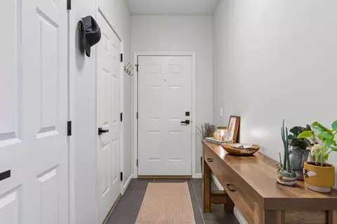 Entry Way - 724 E 25th St, Minneapolis, MN 55404 photo 3 of 3