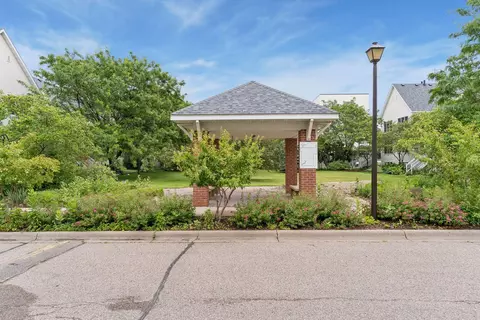 Exterior - 724 E 25th St, Minneapolis, MN 55404 photo 6 of 7