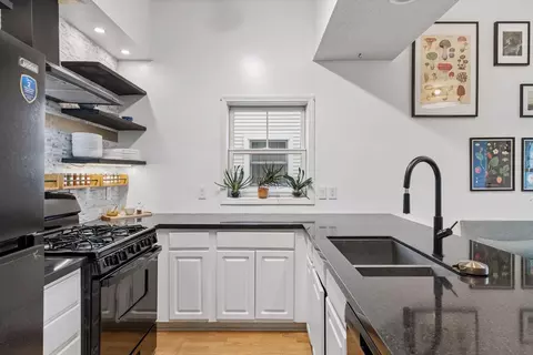 Kitchen - 724 E 25th St, Minneapolis, MN 55404 photo 3 of 4