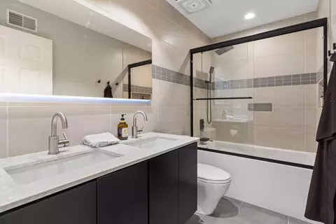 Bath - 724 E 25th St, Minneapolis, MN 55404 photo 2 of 3