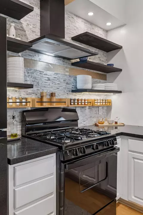 Kitchen - 724 E 25th St, Minneapolis, MN 55404 photo 4 of 4