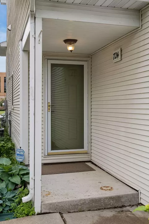 Exterior - 724 E 25th St, Minneapolis, MN 55404 photo 4 of 7