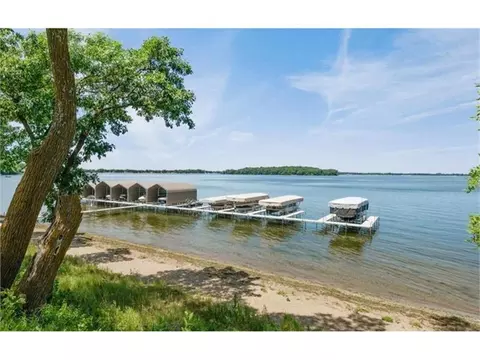 816 Beach Rd, Waconia, MN 55387
