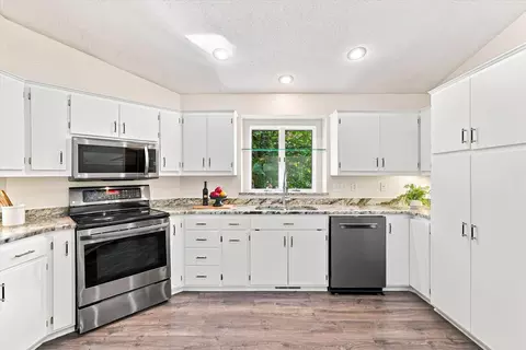 Kitchen - 2608 Edgewood Cir, Saint Cloud, MN 56301 photo 3 of 4