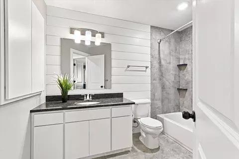 Bath - 2608 Edgewood Cir, Saint Cloud, MN 56301 photo 4 of 5