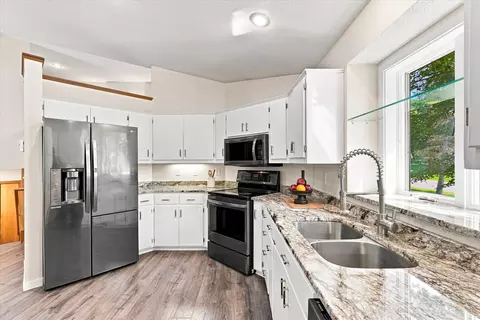 Kitchen - 2608 Edgewood Cir, Saint Cloud, MN 56301 photo 4 of 4