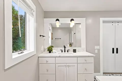 Bath - 2608 Edgewood Cir, Saint Cloud, MN 56301 photo 2 of 5
