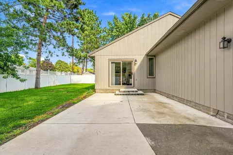 Exterior - 2608 Edgewood Cir, Saint Cloud, MN 56301 photo 3 of 5