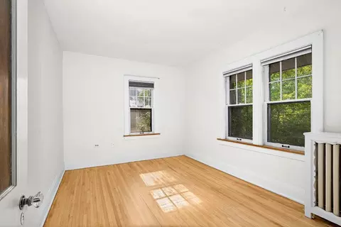 Bedroom - 2327 E 4th St, Duluth, MN 55812 photo 5 of 11