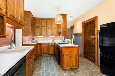 Kitchen - 2327 E 4th St, Duluth, MN 55812 photo 1 of 3