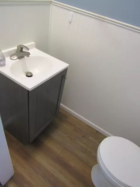 Bath - 1333 Walnut St, Dawson, MN 56232 photo 1 of 5