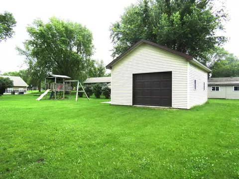 Exterior - 1333 Walnut St, Dawson, MN 56232 photo 3 of 6