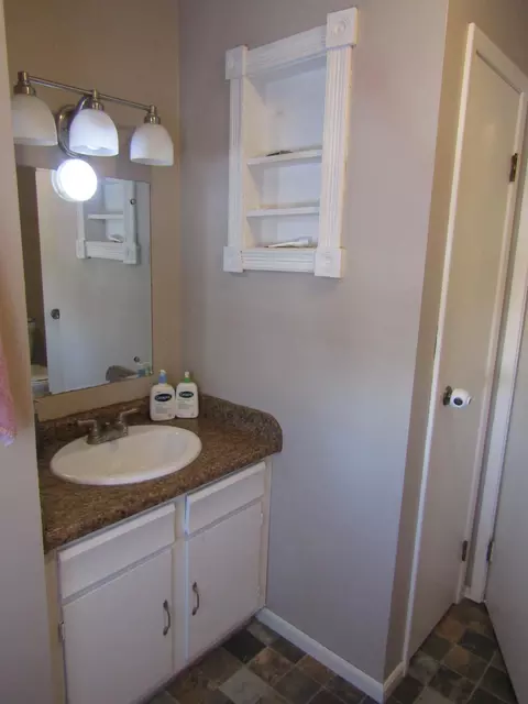 Bath - 1333 Walnut St, Dawson, MN 56232 photo 5 of 5