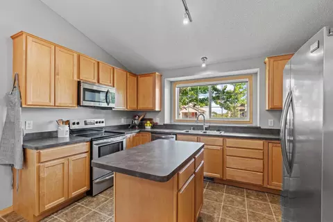 21233 Independence Ave, Lakeville, MN 55044