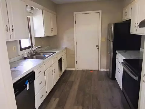 Kitchen - 831 Cumming Ln, Saint Cloud, MN 56301 photo 1 of 1