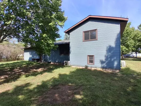Exterior - 831 Cumming Ln, Saint Cloud, MN 56301 photo 2 of 3