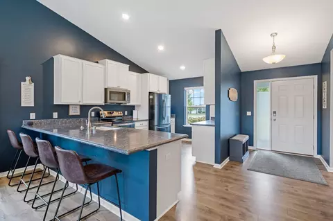 15135 Emory Cir, Apple Valley, MN 55124