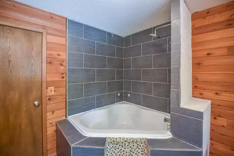 Bath - 15880 Ashmun Rd, Brainerd, MN 56401 photo 3 of 3